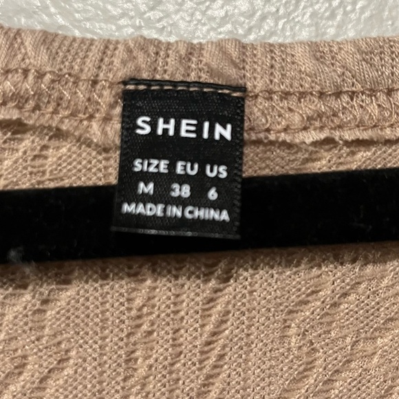 SHEIN- NEW Tan Neutral Cross Over Long Sleeve Blouse Top Size M - Picture 4 of 4